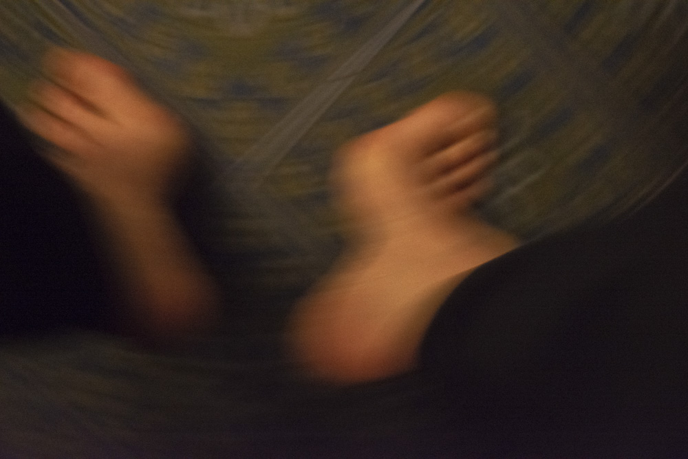 Horizontaal beeld van bewegende voeten